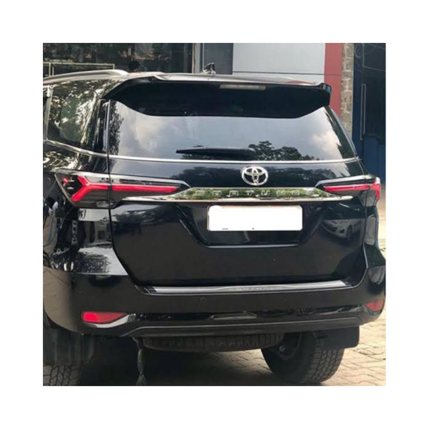 Toyota Fortuner Urus Style LED Tail Light (2016+)