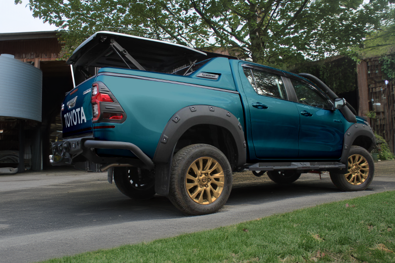 Toyota Hilux - Fender Flares Rivit