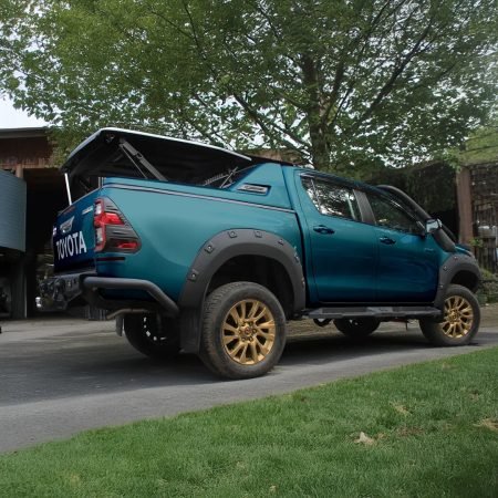 Toyota Hilux – Fender Flares Rivit